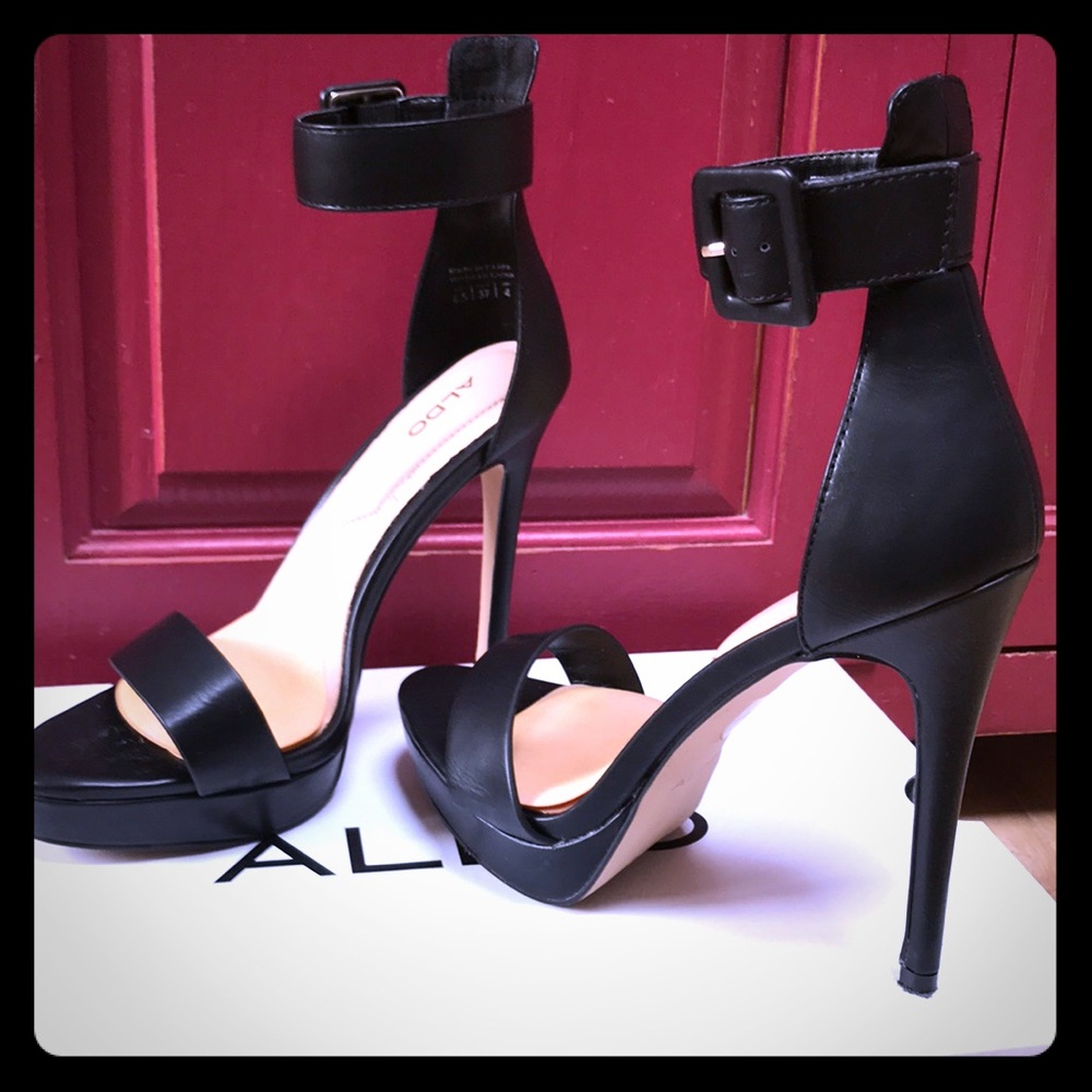 Aldo platform heels, worn once !
